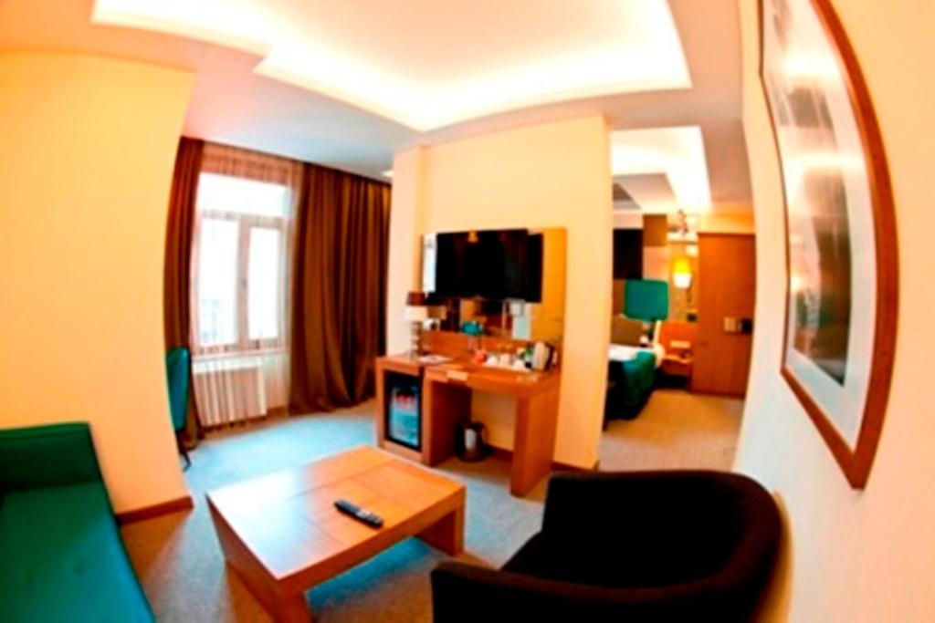 Collage Pera Hotel Istanbul Room photo